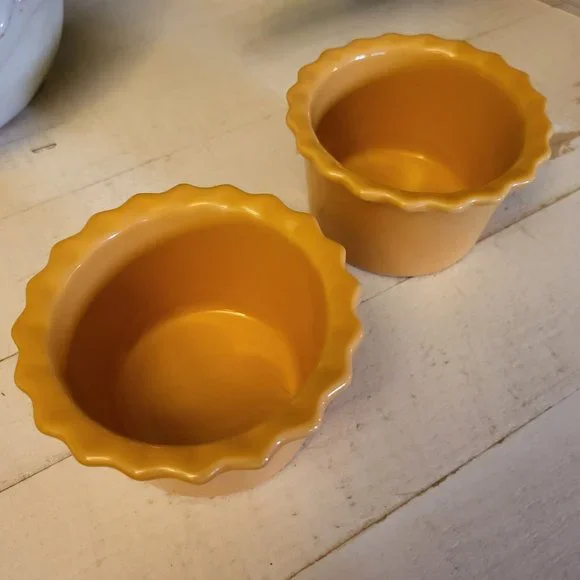 Ruffle Ramekins Vintage | Kitchen | Set Of 2chantal Stoneware Ramekins Scallopedruffle ...